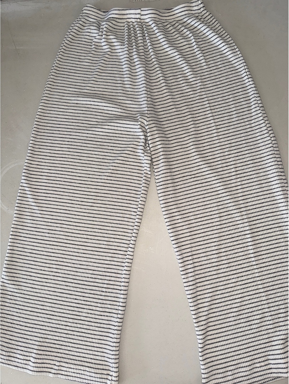 Everly black and white striped lounge pants size small